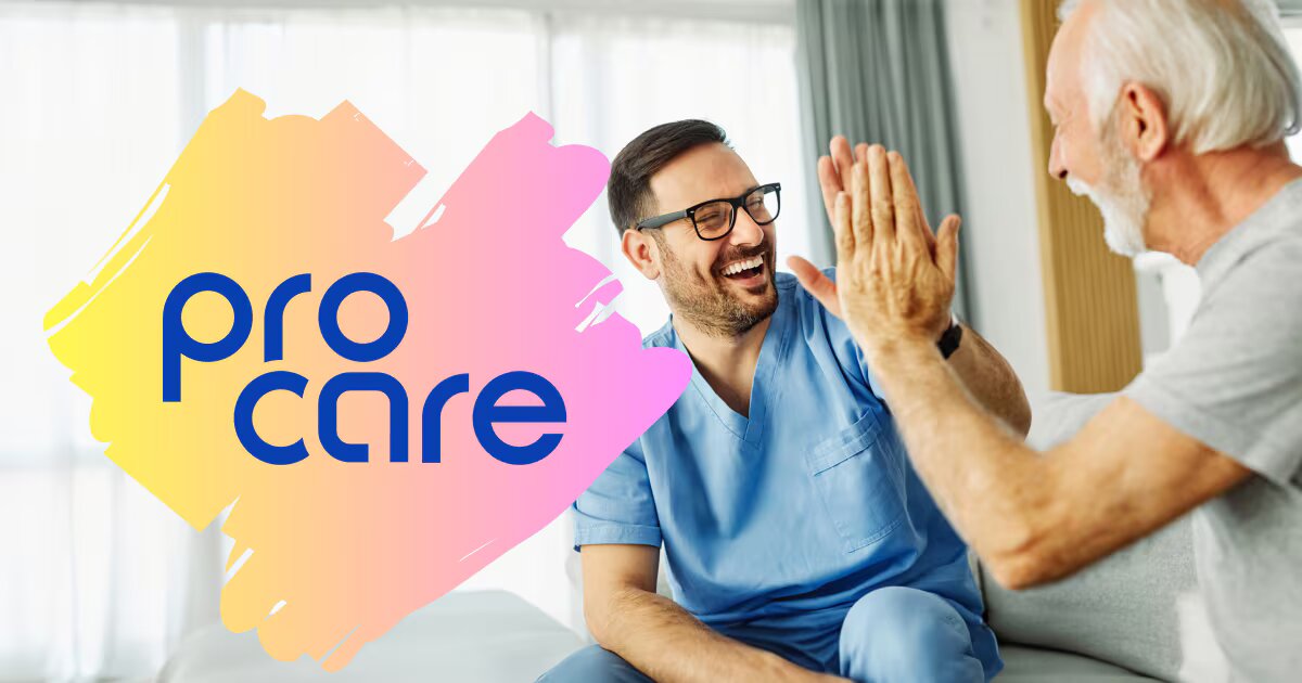 Pro Care: Pfleger und Senior klatschen sich ab